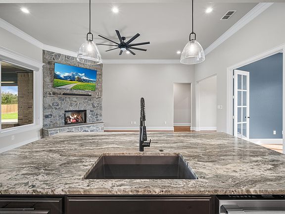 4th image of 21562 Castle Rock Cir