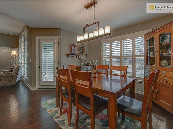 5th image of 909 SE Amber Ct