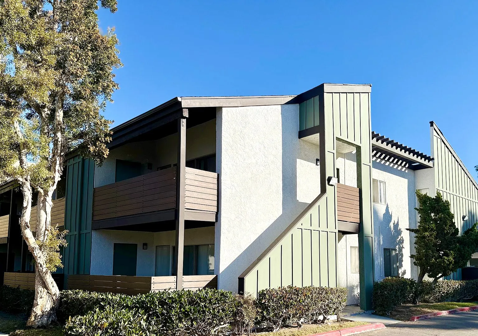 Daisy Apartments — Photo 2