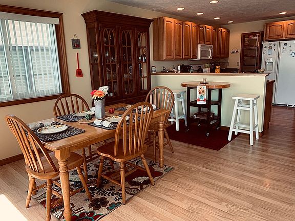 3rd image of 2304 Lakeshore Dr