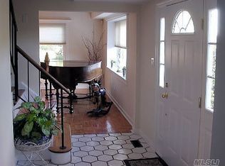 125 Ryder Ave, Dix Hills, NY 11746