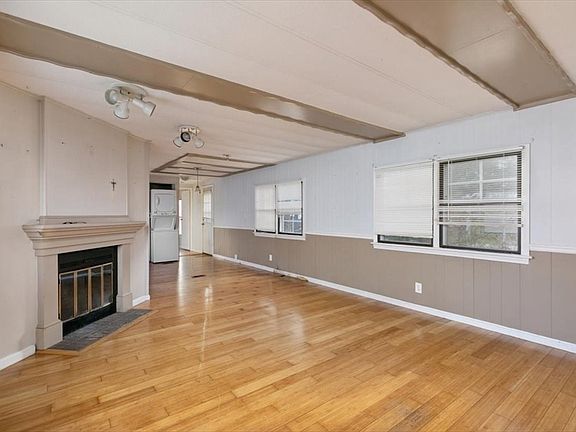 3rd image of 176 Lakeview St