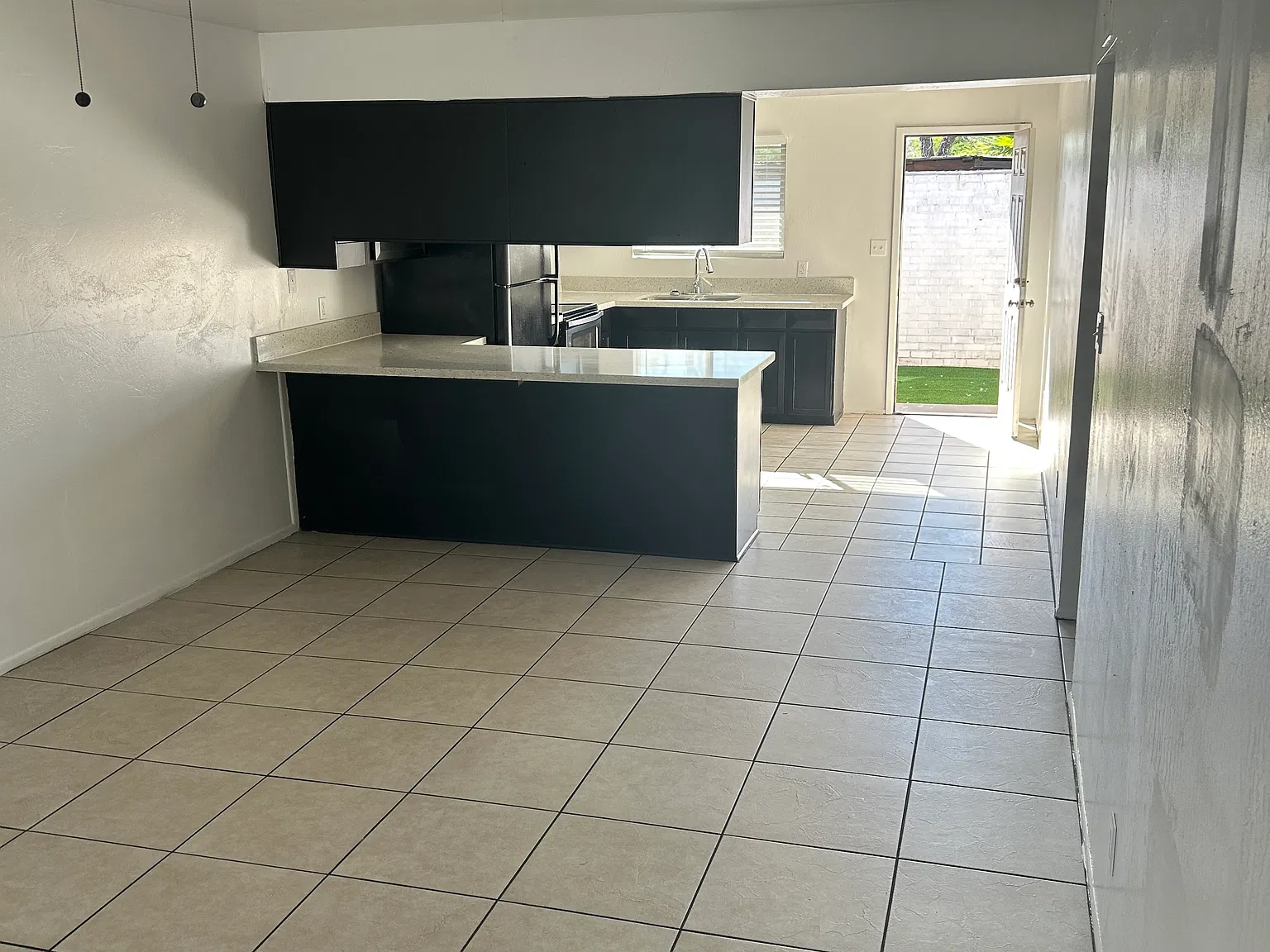 2 bed, 1000 sqft, $1,300 — Photo 3