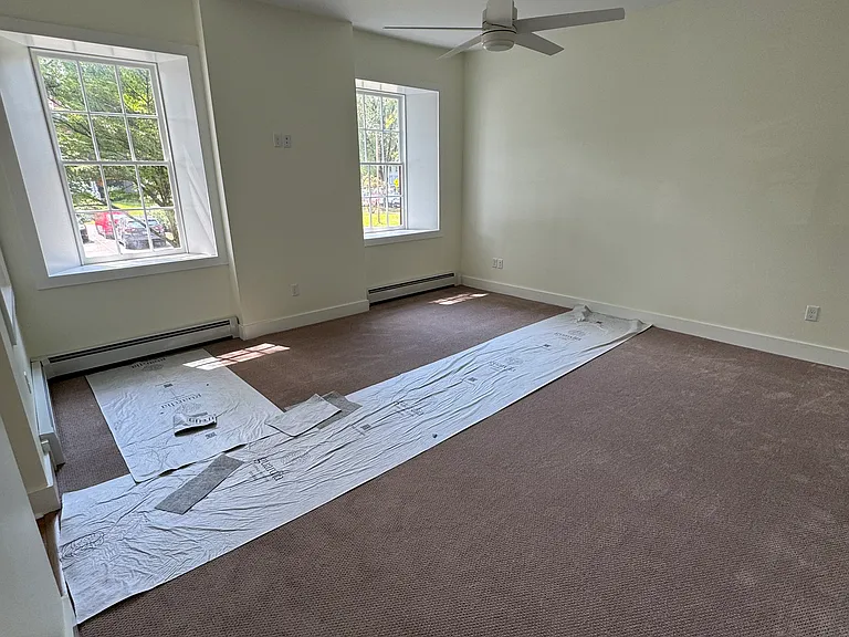 Living Room (15 x 17)