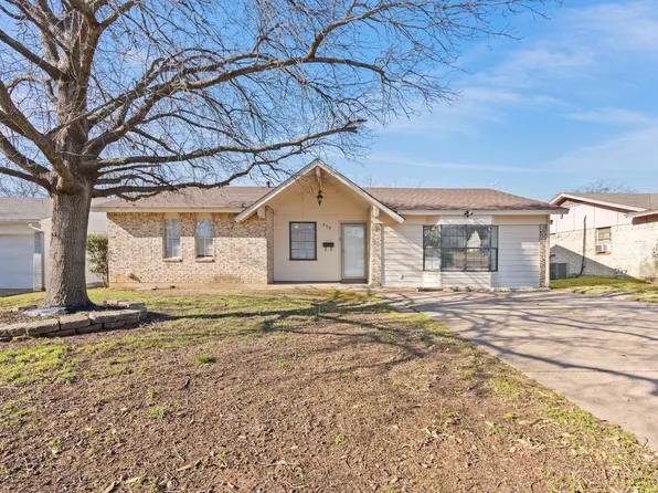 613 NW Newton Dr, Burleson, TX 76028