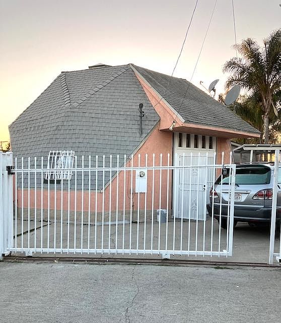 1st image of 3922A Myrtle Ave