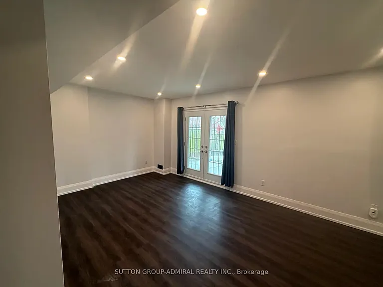 115 Stonebriar Dr #LOWER — Photo 2