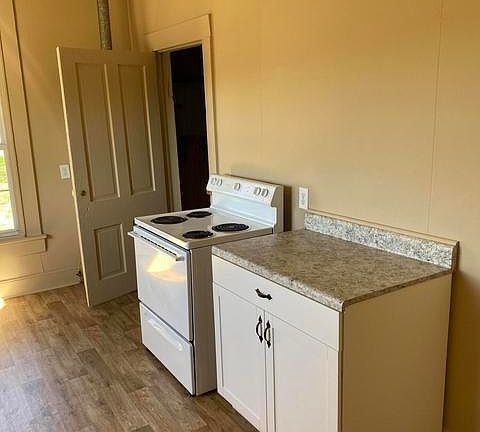 4th image of 901 36th Ave