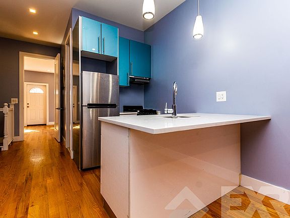 2nd image of 114 N 8th St APT 1R