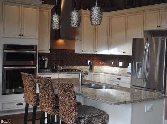 3rd image of 539 Beachcliff Row Dr