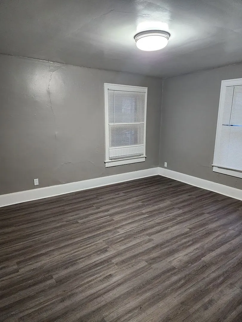 827 01-1/2 High Street — Photo 2