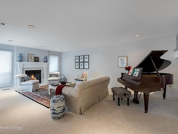5th image of 322 Doral Ct