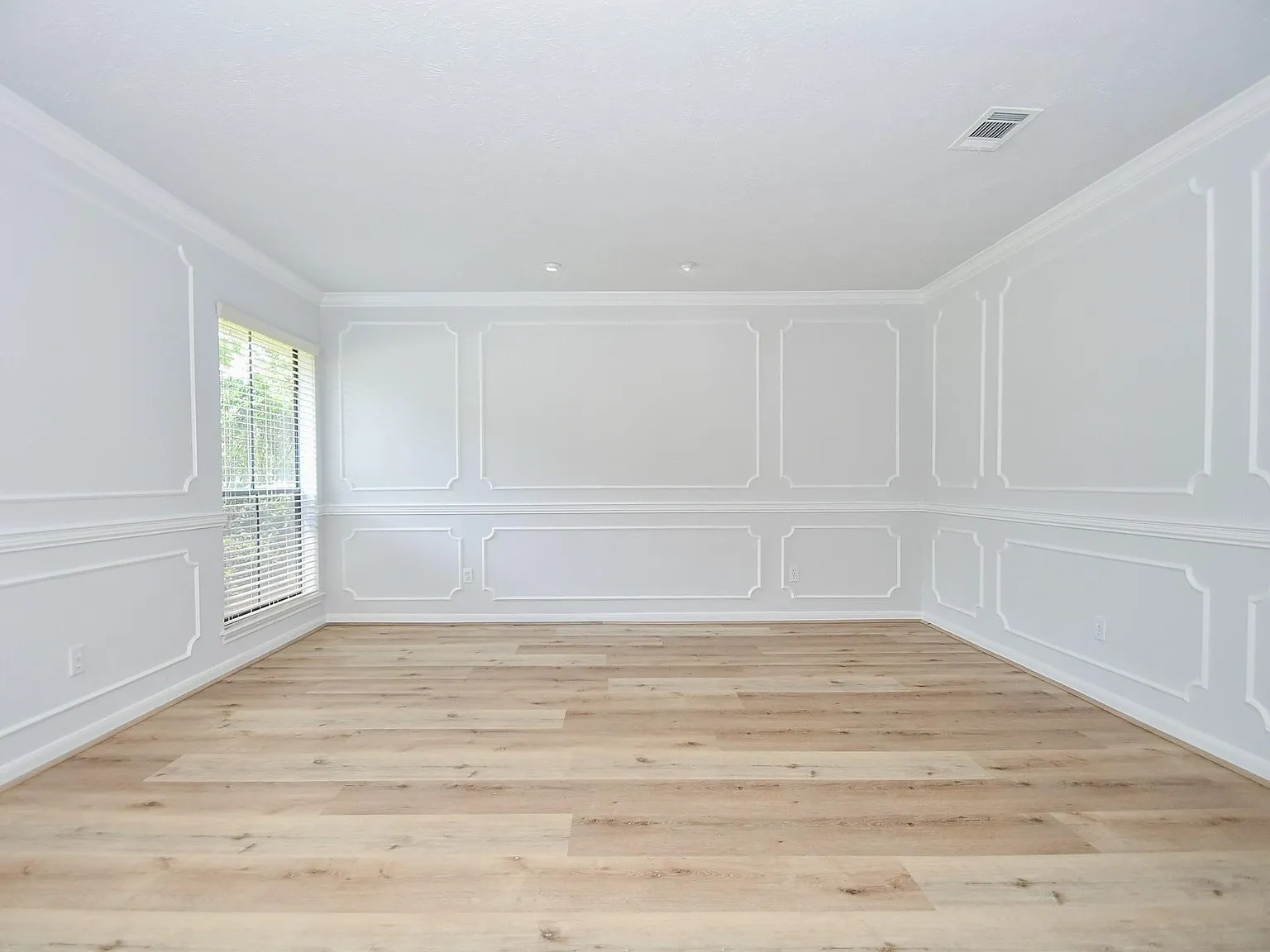 4 bed, 2.5 bath, 2406 sqft, $2,750 — Photo 3