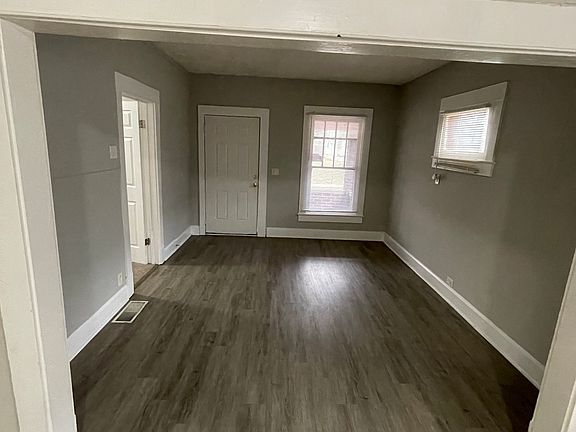 3rd image of 1207 N Kealing Ave