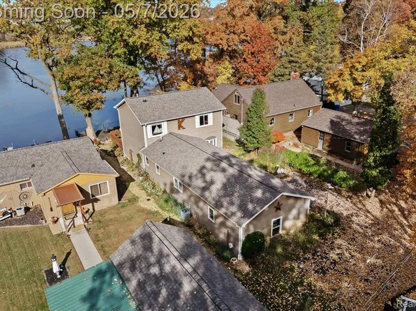 3386 Horrell Ct, Fenton, MI 48430