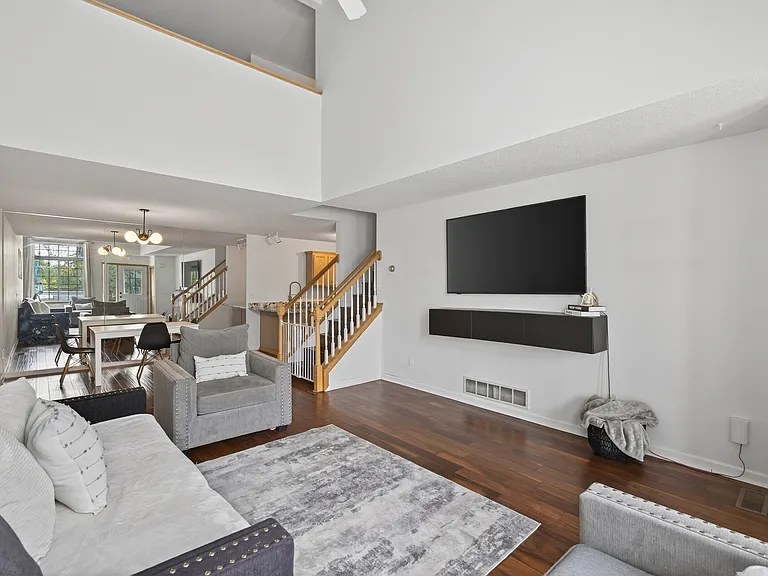 3623 Genevieve Ave N — Photo 3