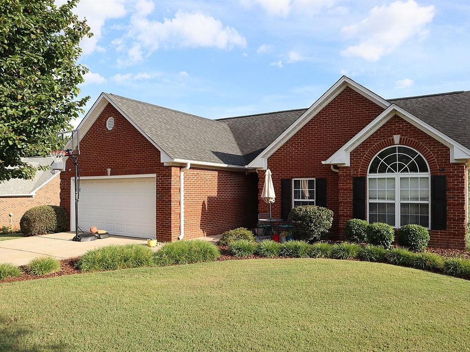 1st image of 206 Glen Crest Dr