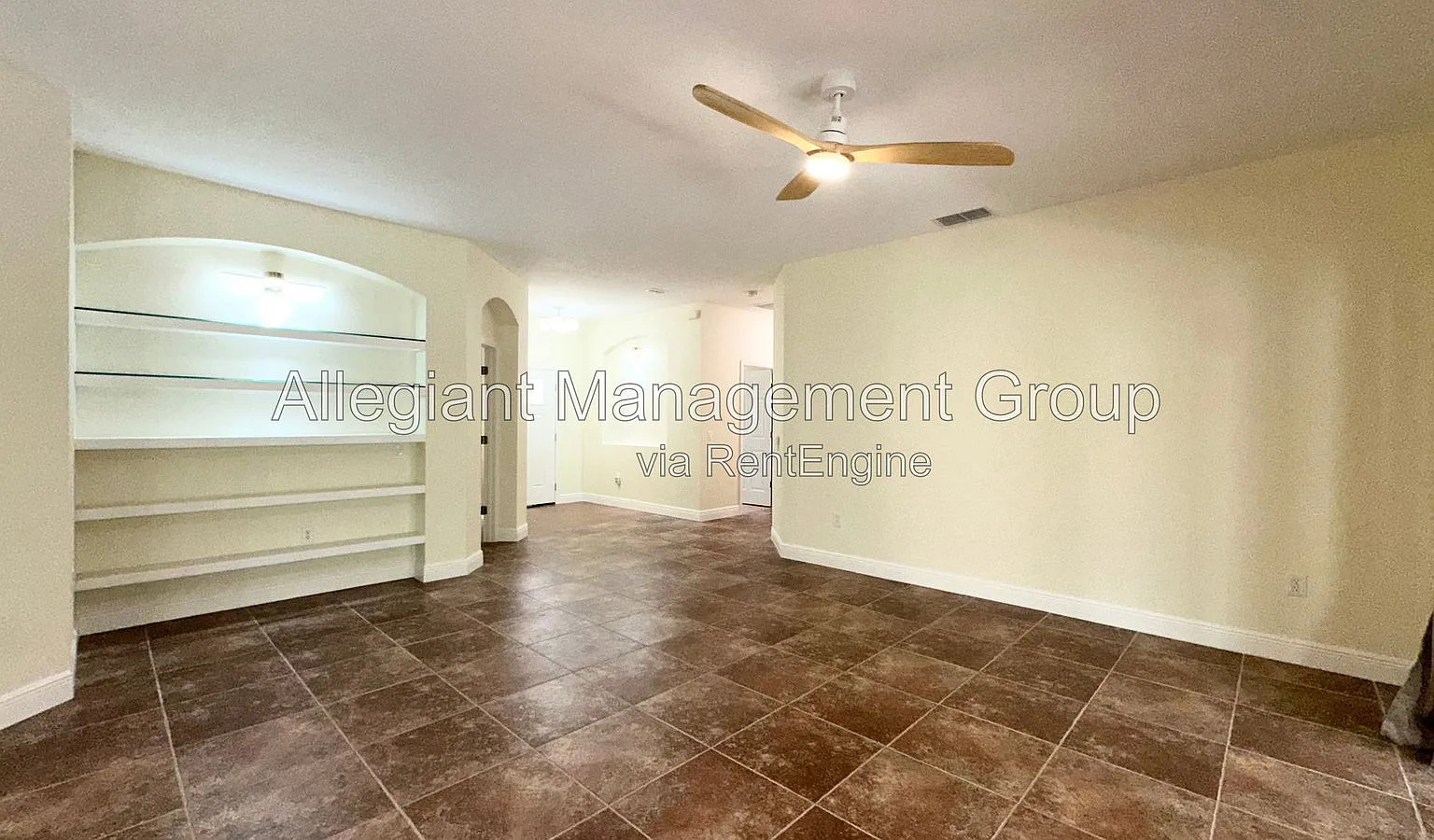 3 bed, 3.0 bath, 2339 sqft, $2,349 — Photo 3