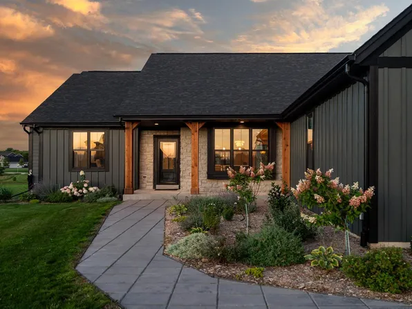 W273N6920 Pintail COURT, Lisbon, WI 53089