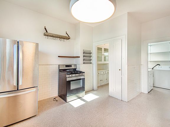 5th image of 2322 Greenwich St