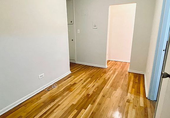 4th image of 320 W 56th St APT 4H