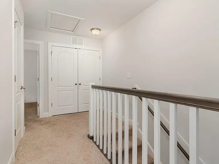 620 Parkington Ln — Photo 32