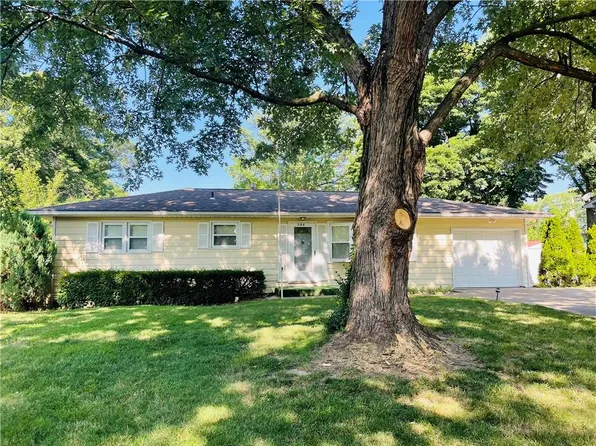 506 1st Ter, Lansing, KS 66043