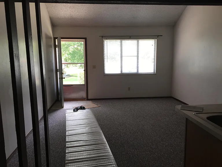 804 Village Dr — Photo 5