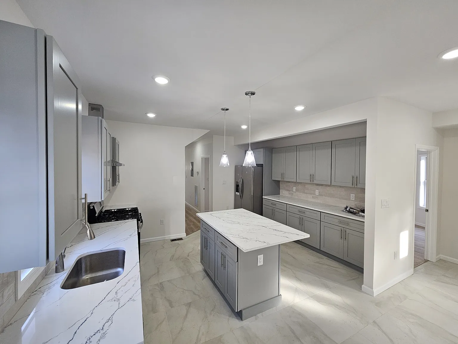 4 bed, 1400 sqft, $3,350 — Photo 3