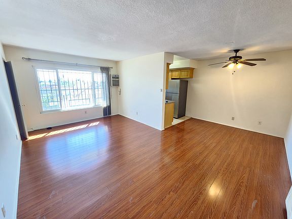 2nd image of 1336 N Kenmore Ave APT 8