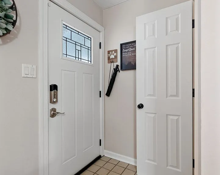1061 Saint Julian Dr — Photo 5