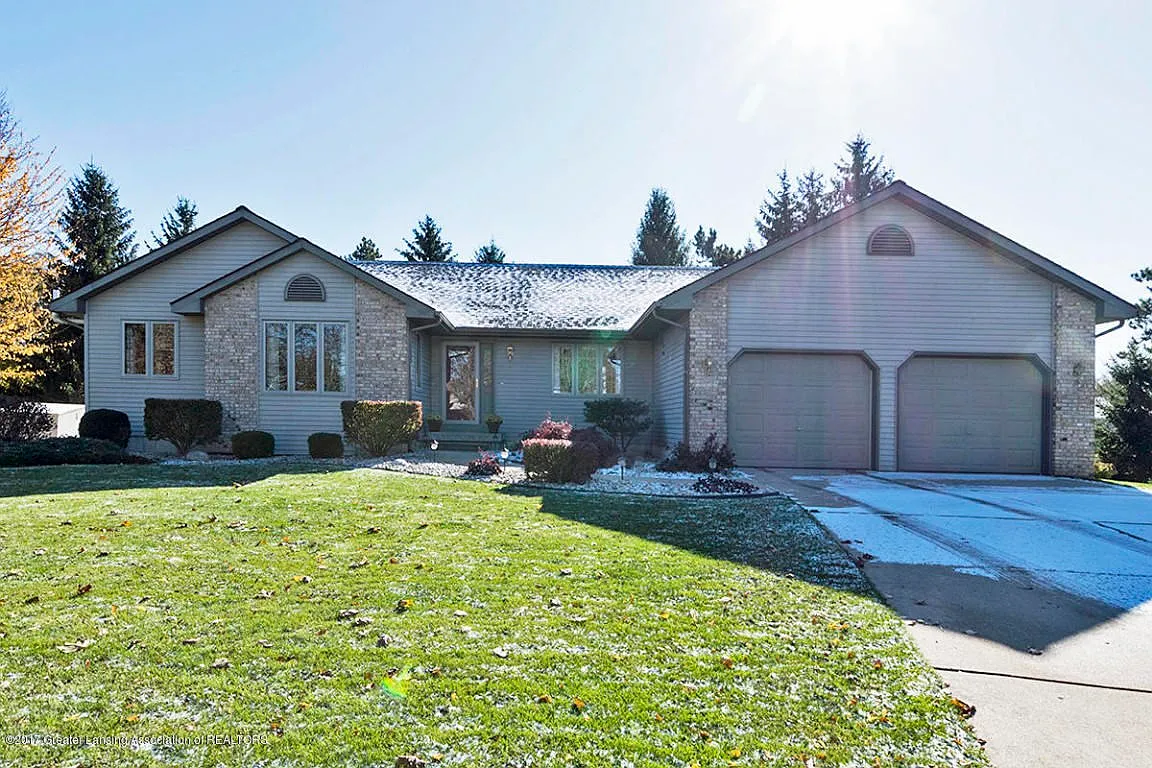 1297 Castlewood Cir photo 1