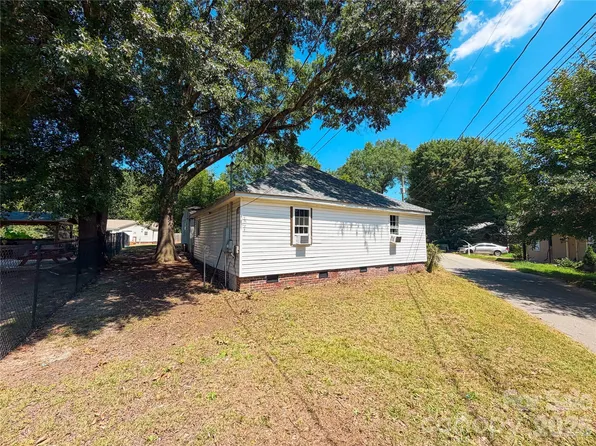 107 Drake St, Gastonia, NC 28052