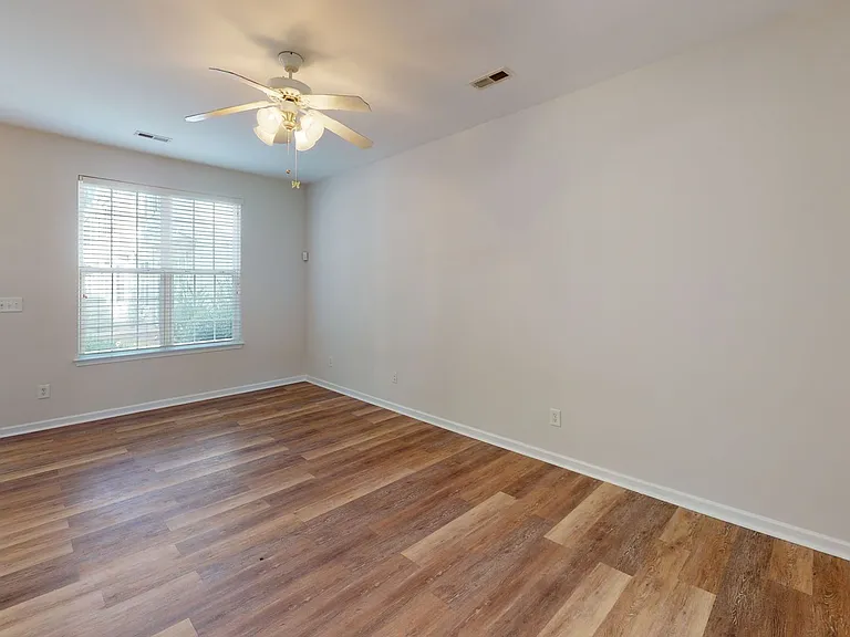 5545 Seths Dr — Photo 20