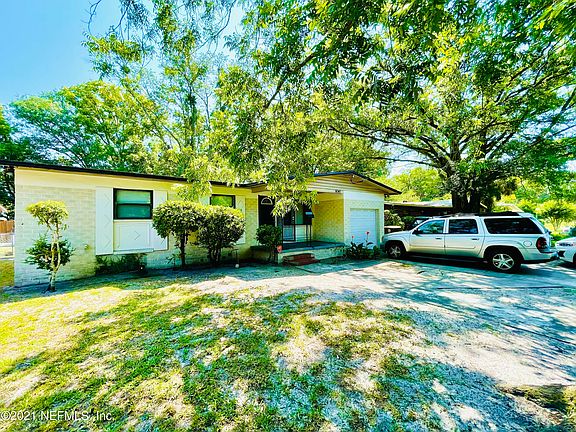 2nd image of 5041 N Lincoln Cir