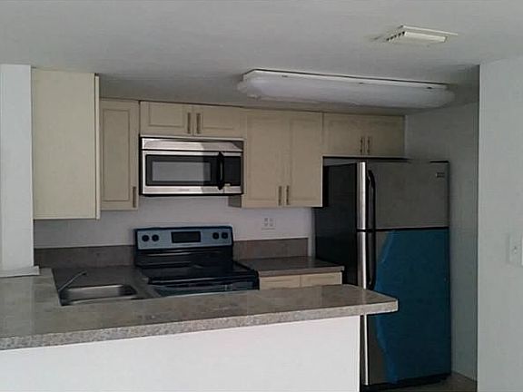 3rd image of 9903 Nob Hill Ln