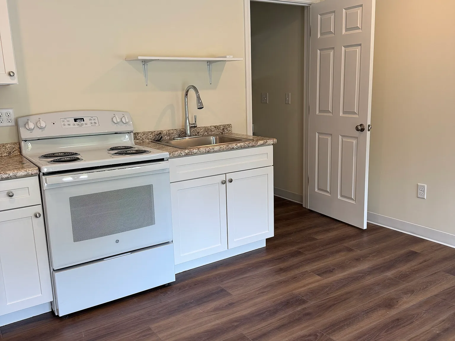 Studio, 250 sqft, $1,450 — Photo 4