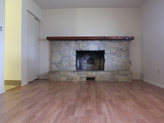 2nd image of 633 Morning Glory Ln