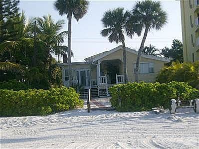 3rd image of 5520 Estero Blvd