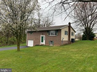 2443 Rogers Dr, Greencastle, PA 17225