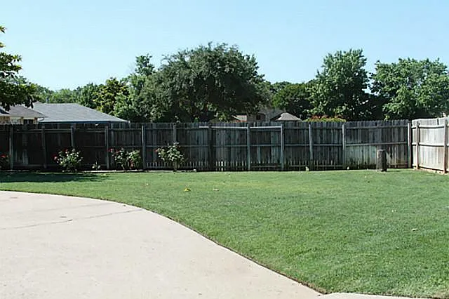 2109 Regency Dr — Photo 2