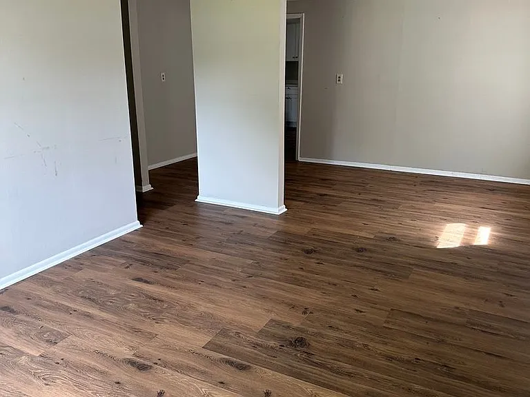1603 Eleanor St — Photo 8