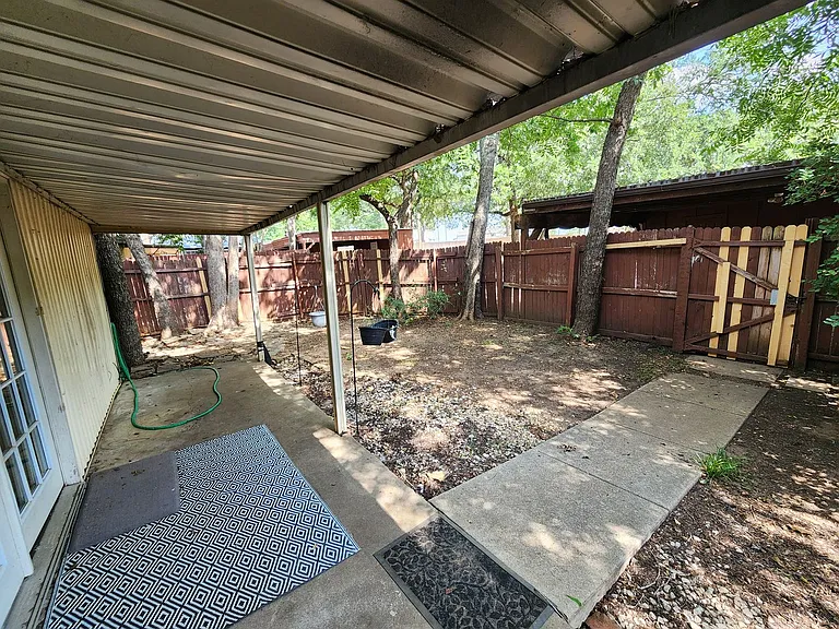 7604 Bridges Ave #B — Photo 24