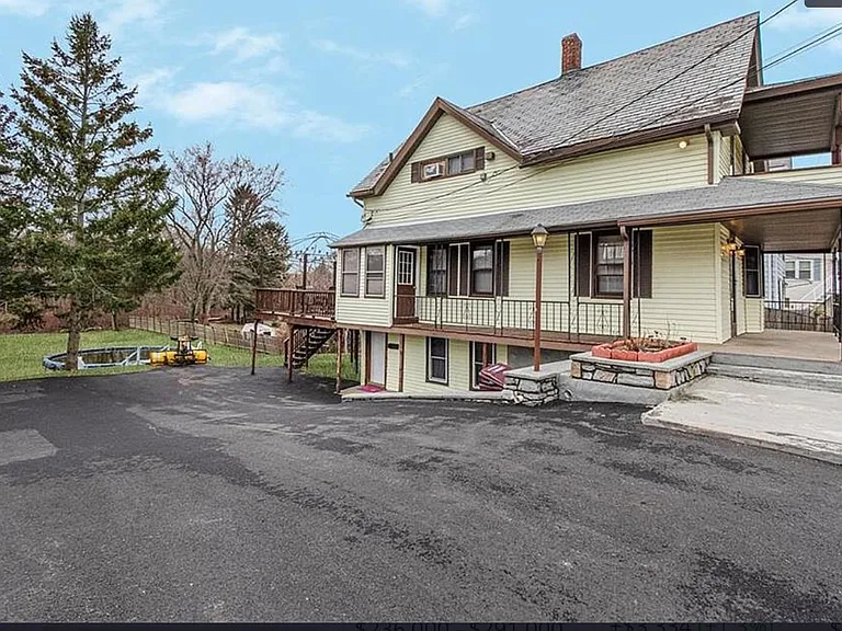619 Diamond Hill Rd #LOWER FLOOR — Photo 2