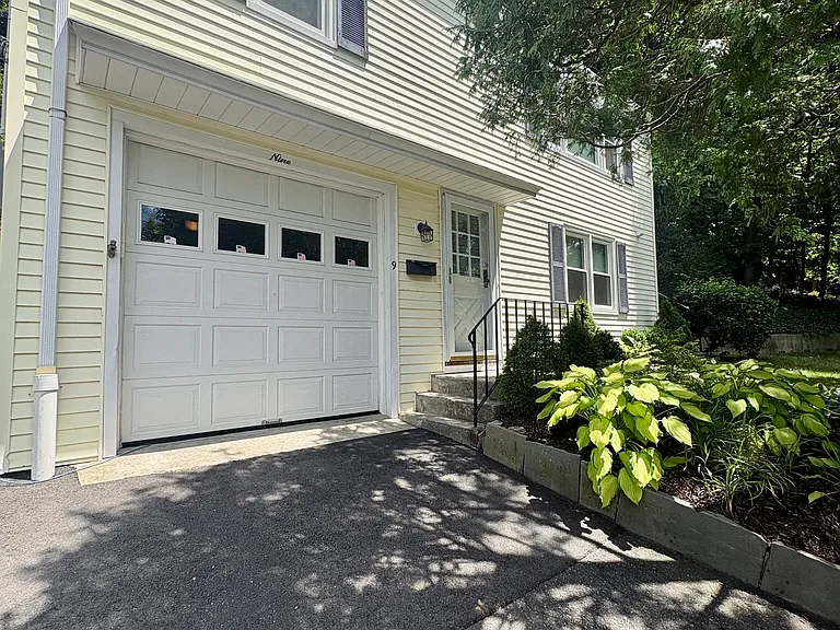 9 Pemberwick Rd — Photo 1