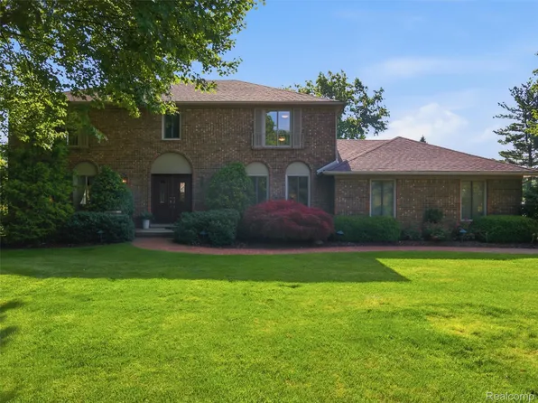28854 Eton Gln, Farmington Hills, MI 48331