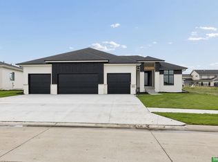 19513 Ellison Ave, Elkhorn, NE 68022