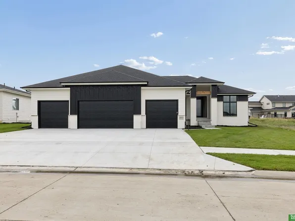 19513 Ellison Ave, Elkhorn, NE 68022