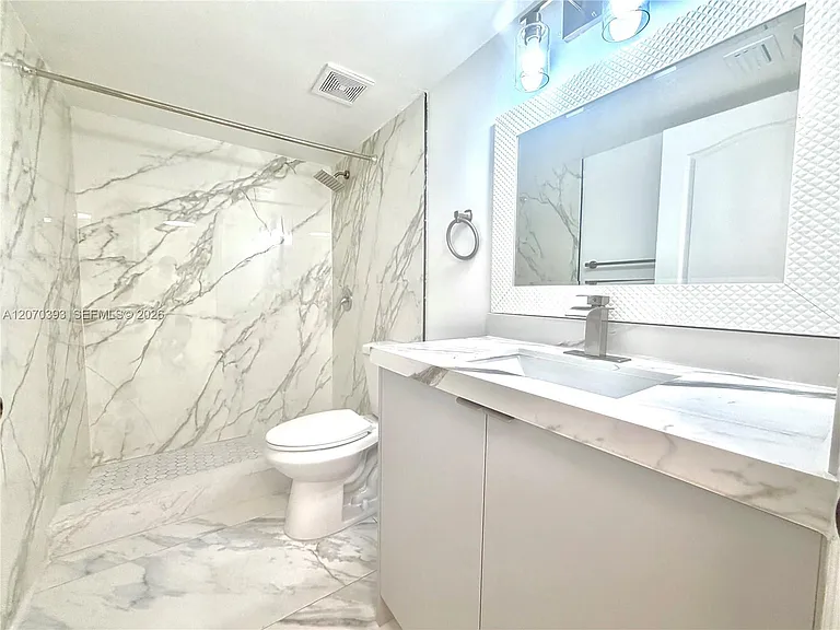 1270 W 42nd St #A103 — Photo 12