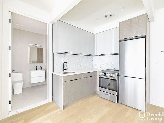 4th image of 3308 Glenwood Rd #19
